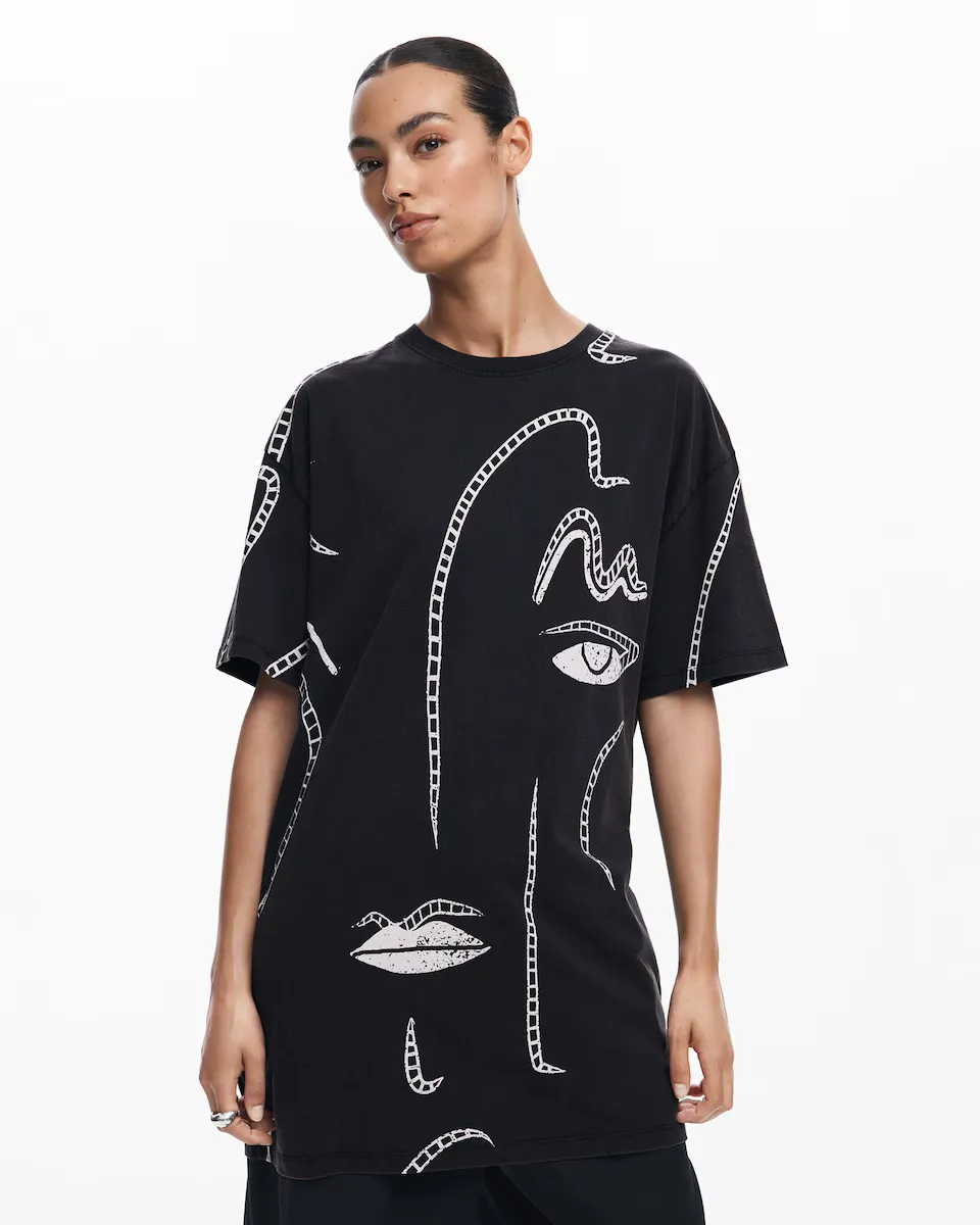 

Иллюстрации футболок с коротким рукавом Desigual, черный
