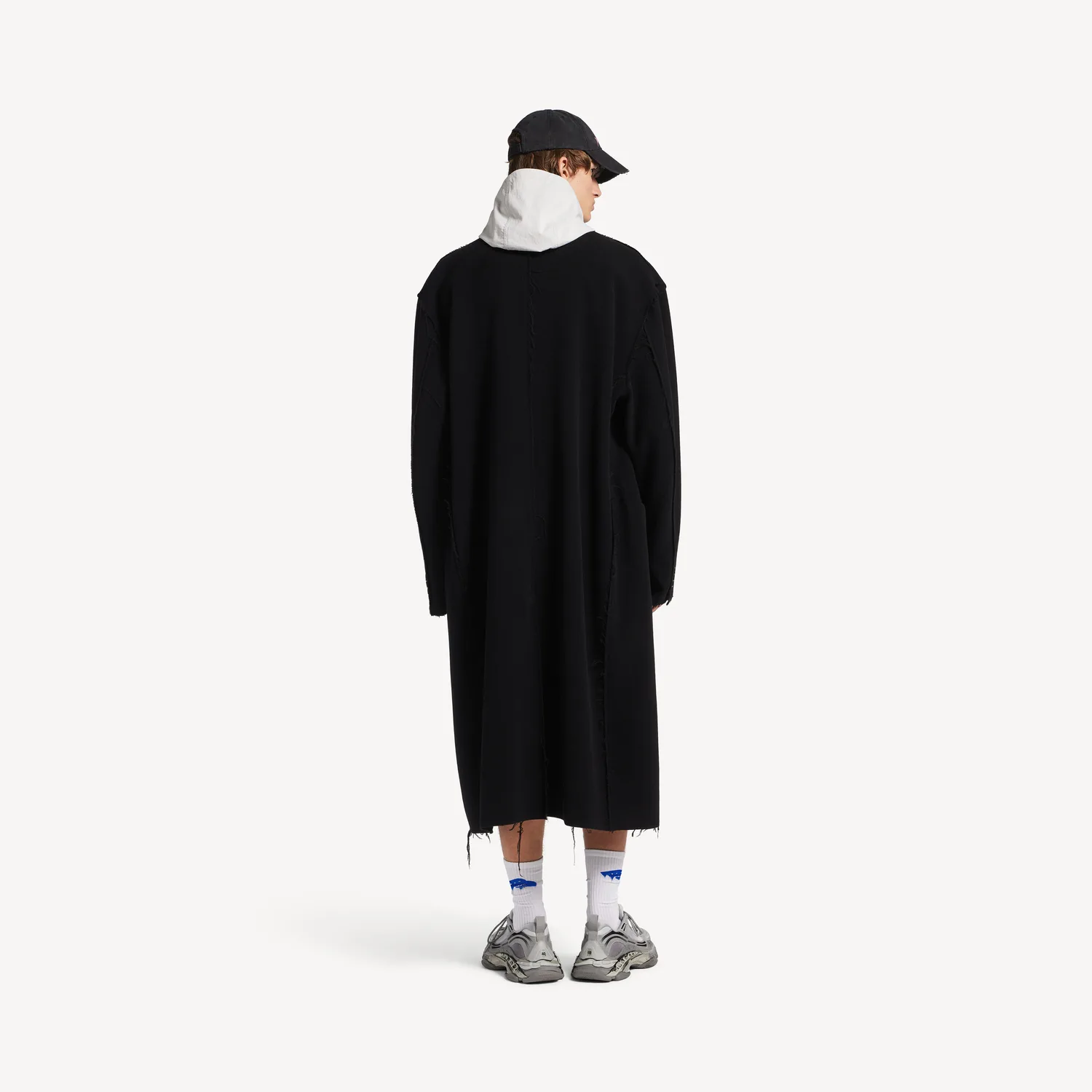 BALENCIAGA Мужское пальто с необработанными краями в черном цвете — фото 4