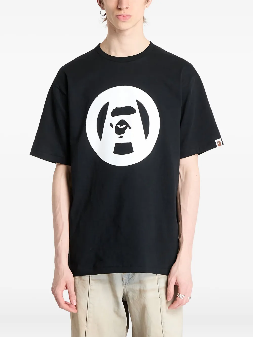 

Футболка с трафаретным кругом и лицом обезьяны A BATHING APE, черный