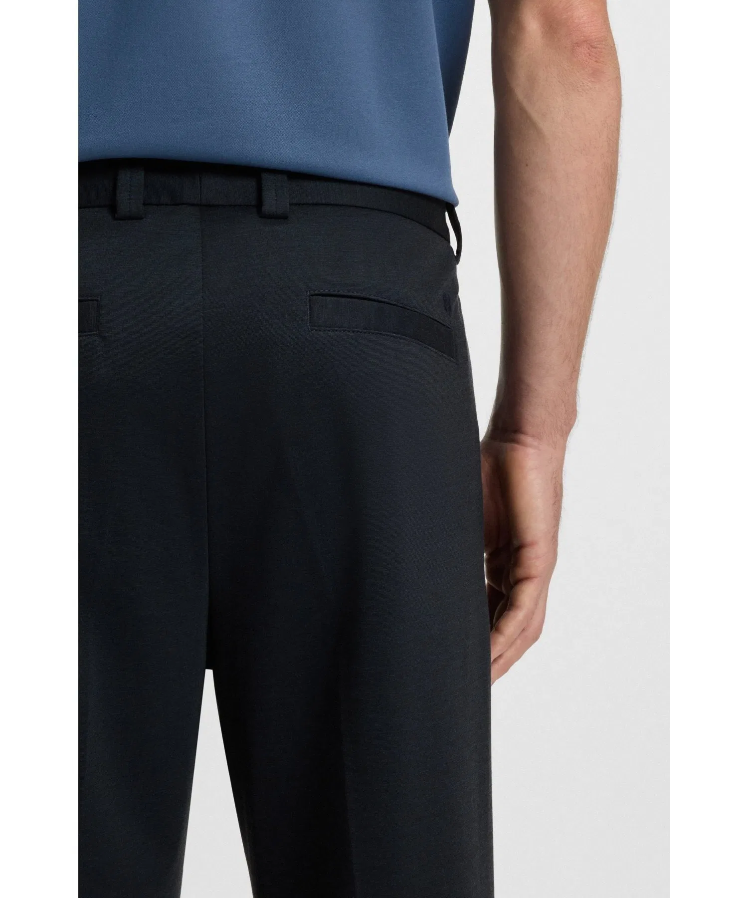 Мужские брюки BOSS Tapered Fit из меланжевого стрейч-твила тёмно-синие — фото 2