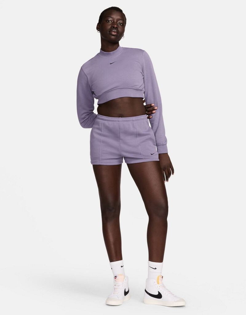 

Фиолетовые шорты Nike Chill Knit