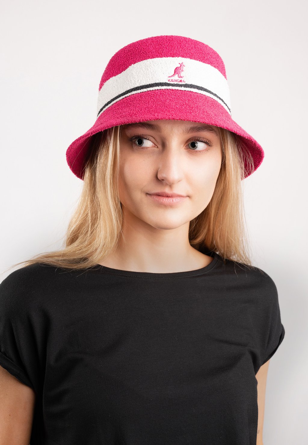 

Шляпа BERMUDA STRIPE BUCKET Kangol, цвет Electric Pink