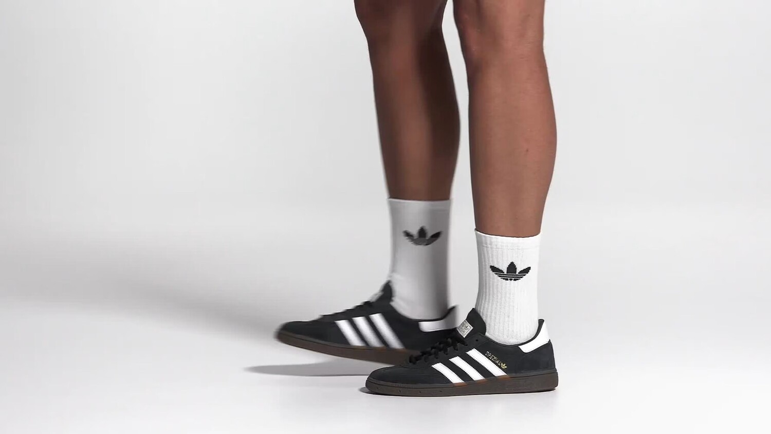 Специальные кроссовки для гандбола Adidas, цвет Core Black/Cloud White/Gum — фото 2