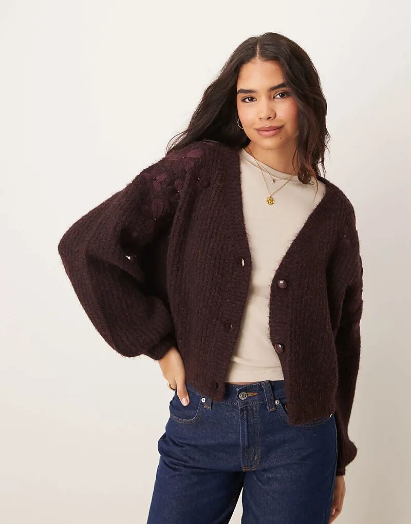 

Кардиган с вышитыми цветами шоколадного цвета Miss Selfridge