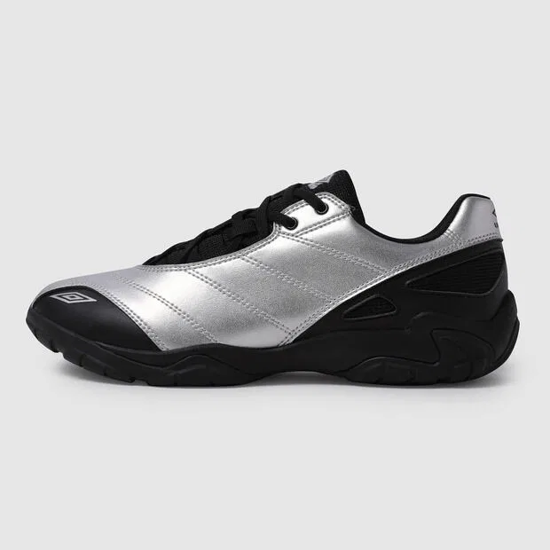 Мужские серебристые кроссовки Cleat от Umbro — фото 2