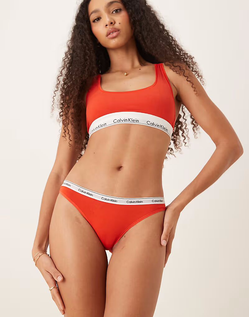 

Трусики-бикини Calvin Klein Modern Logo красного цвета