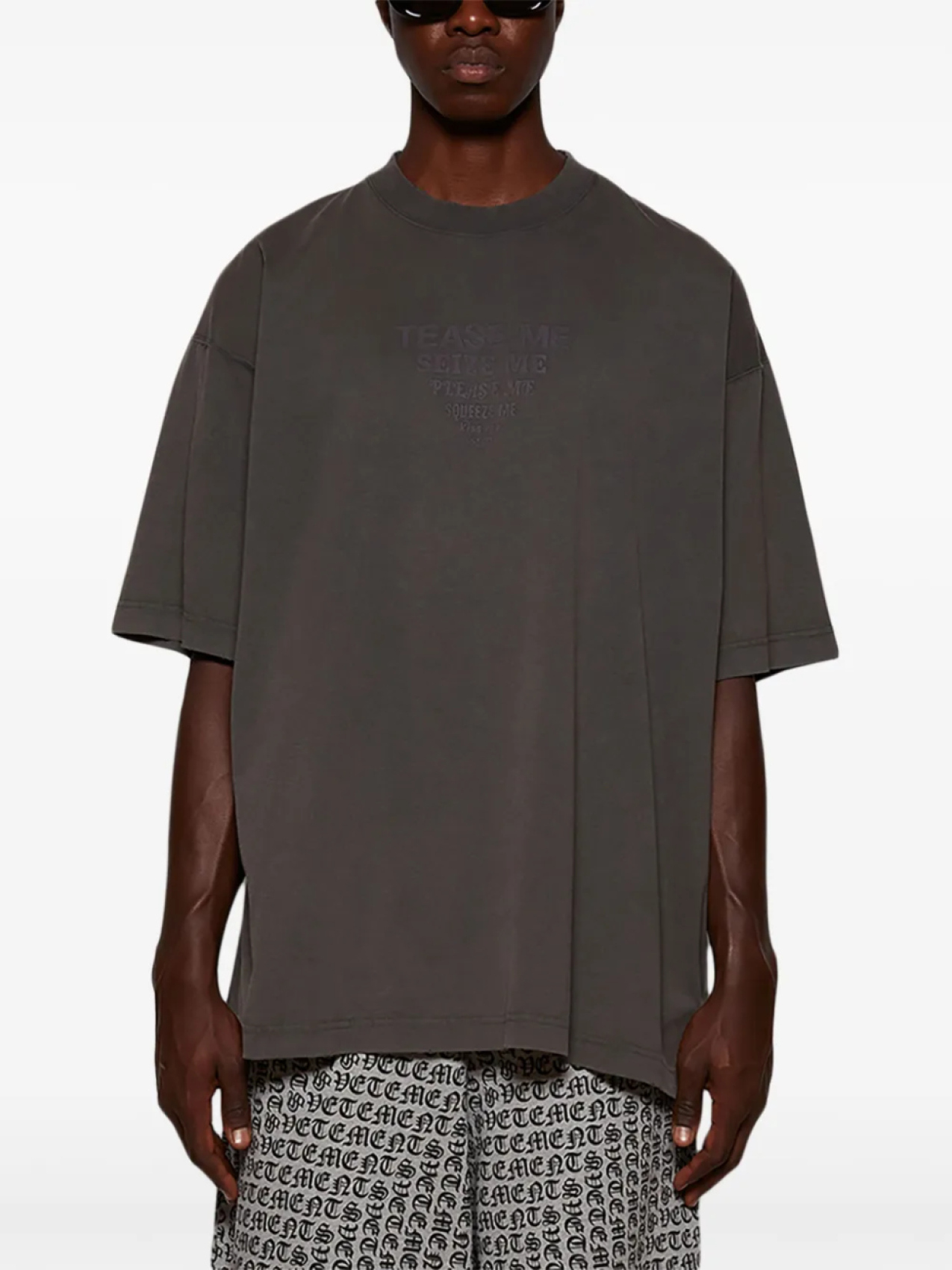 VETEMENTS футболка с надписью, серый — фото 2