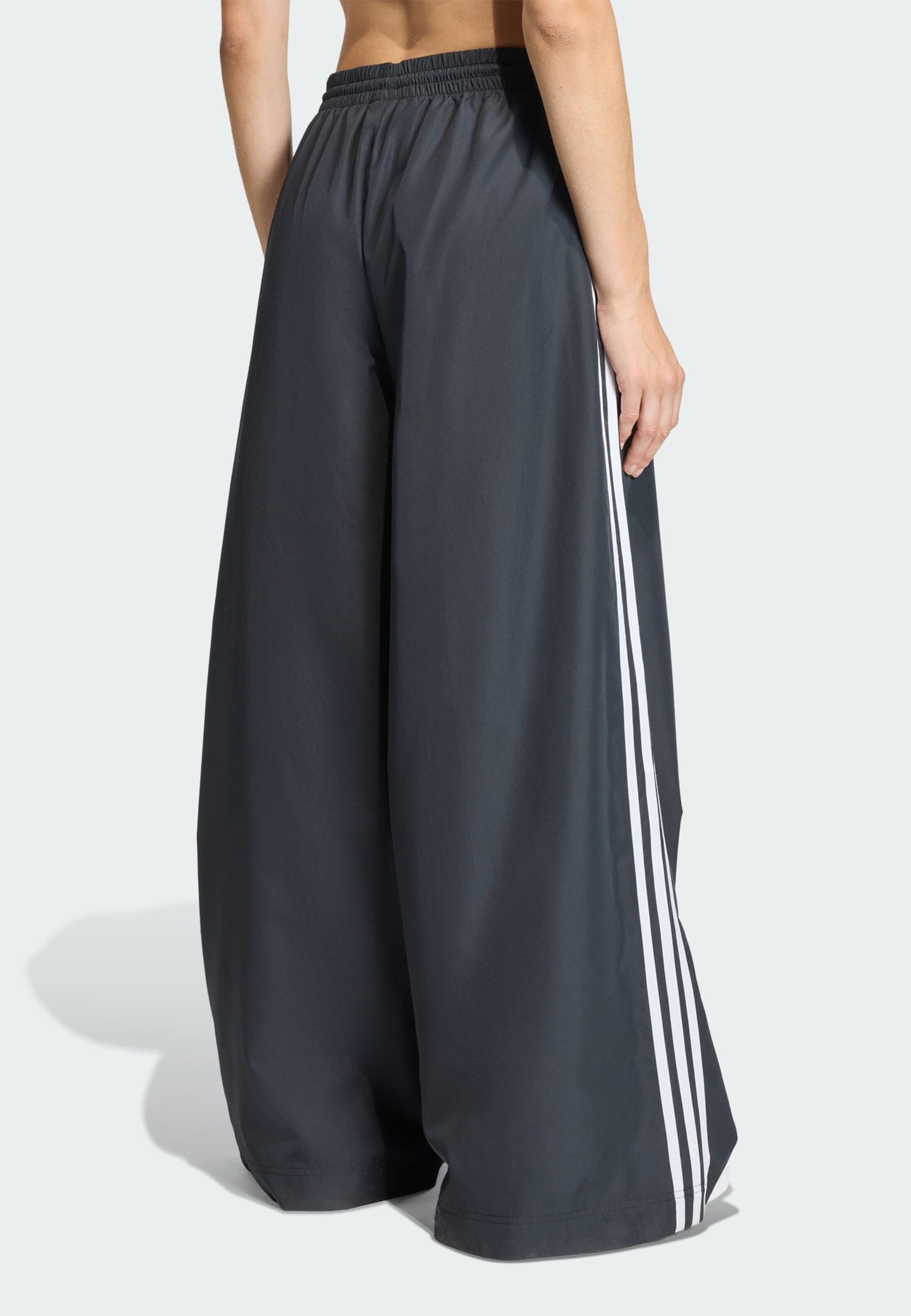 Adidas Originals Широкие брюки 'Firebird Adilenium' в черном цвете — фото 3