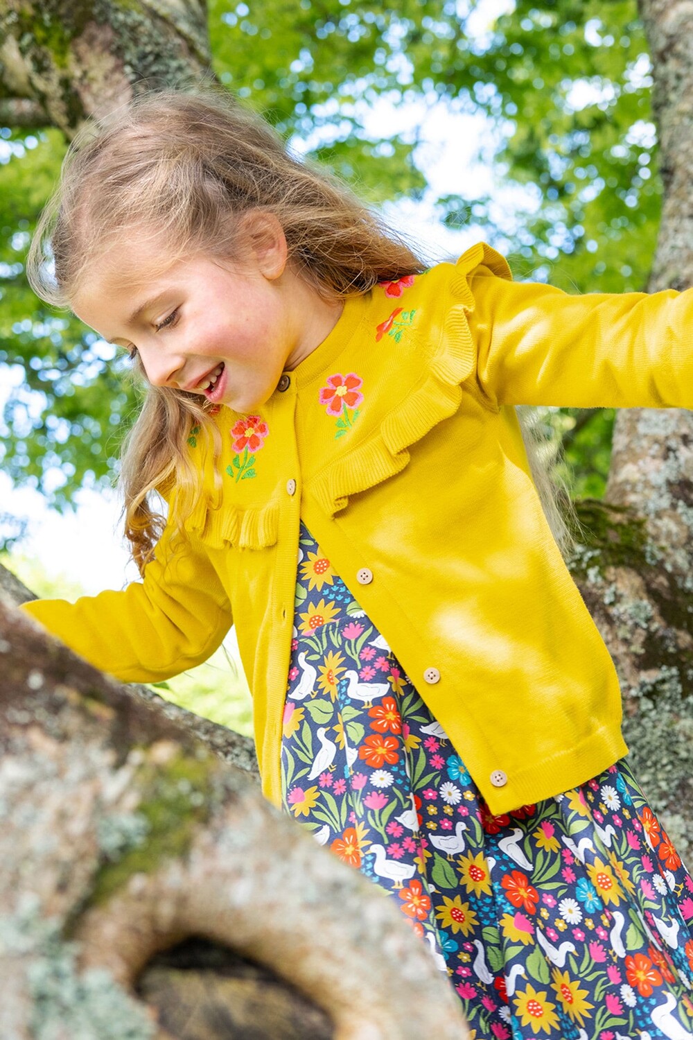 

Желтый кардиган с рюшами и цветочным узором Frugi, желтый