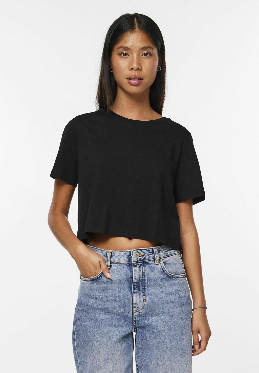 

Базовая футболка CROP PCSARA Pieces, черный