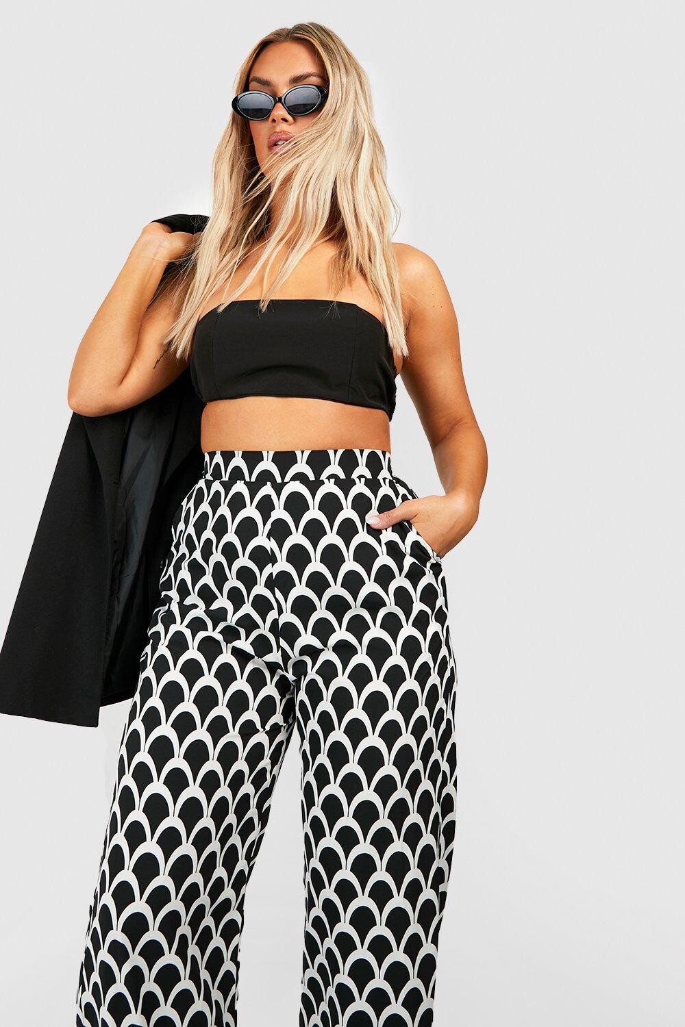 

Широкие брюки plus из ткани с гео принтом Boohoo, черный