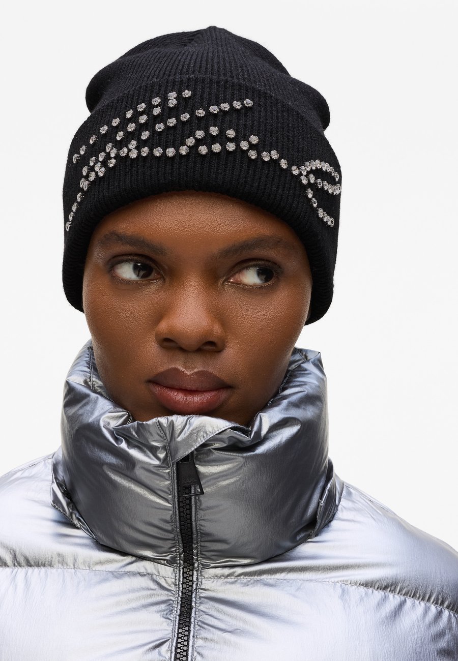 

Шапка KARL LAGERFELD K/SIGNATURE RHINESTONES BEANIE, Black