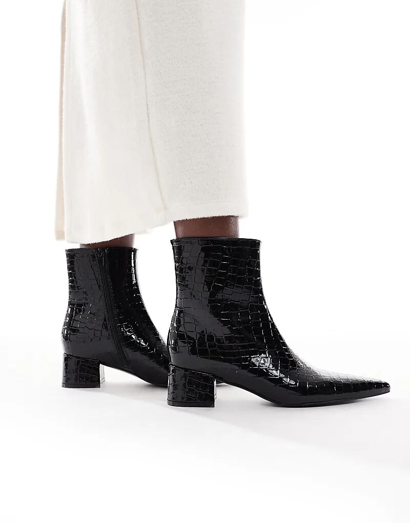 Сапоги Schuh Bridget на массивном каблуке из черной крокодиловой кожи