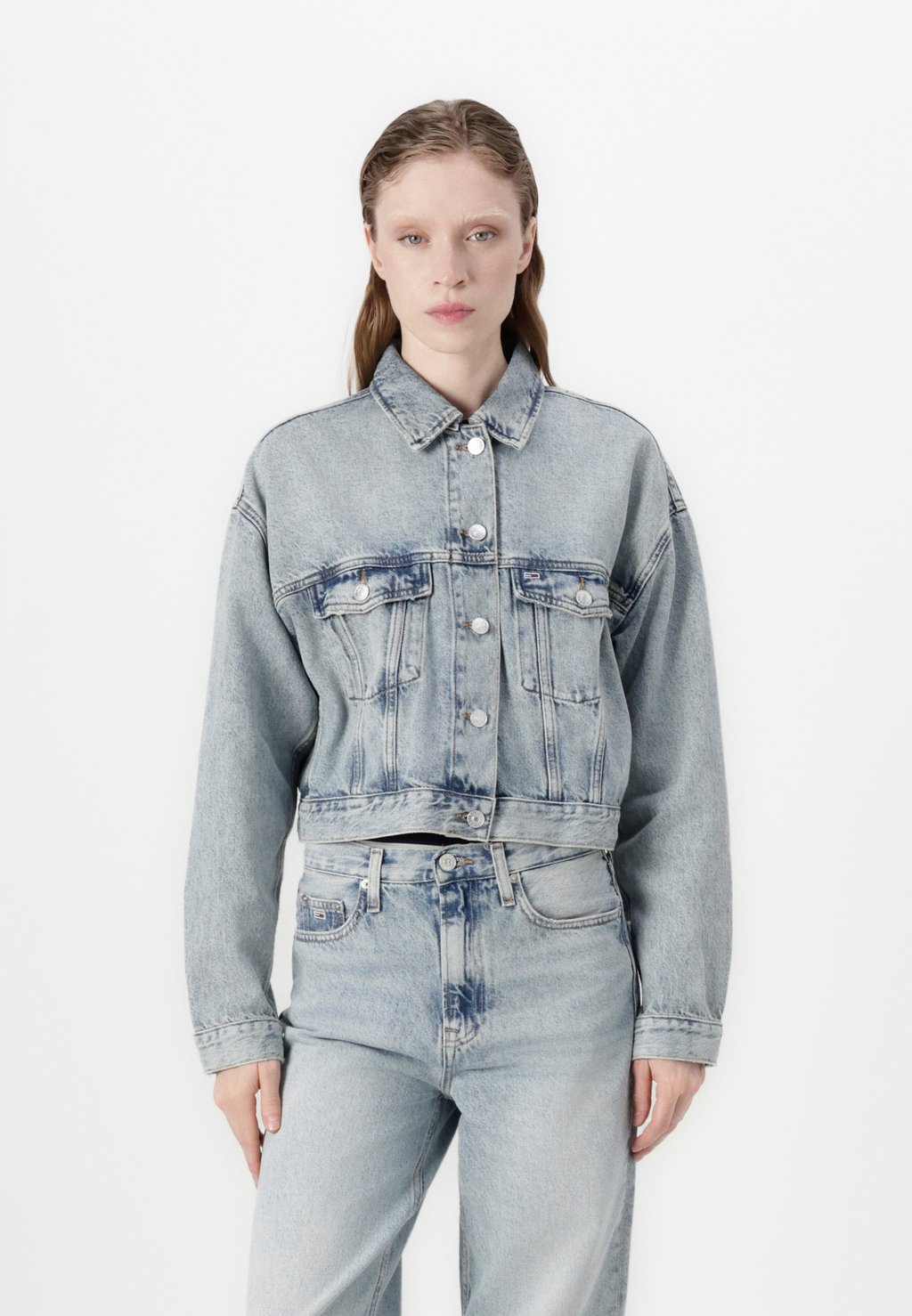 

Джинсовая куртка CROP TRUCKER JACKET Tommy Jeans, цвет Denim Light