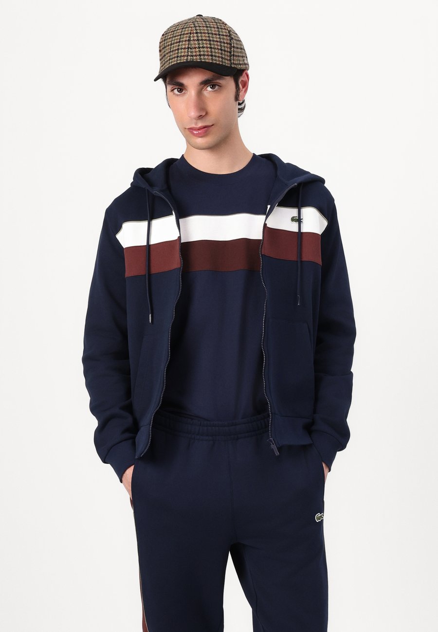 Худи Lacoste Hoodie, Navy Blue/Flour/Red Vermouth/Dark Blue — фото 4