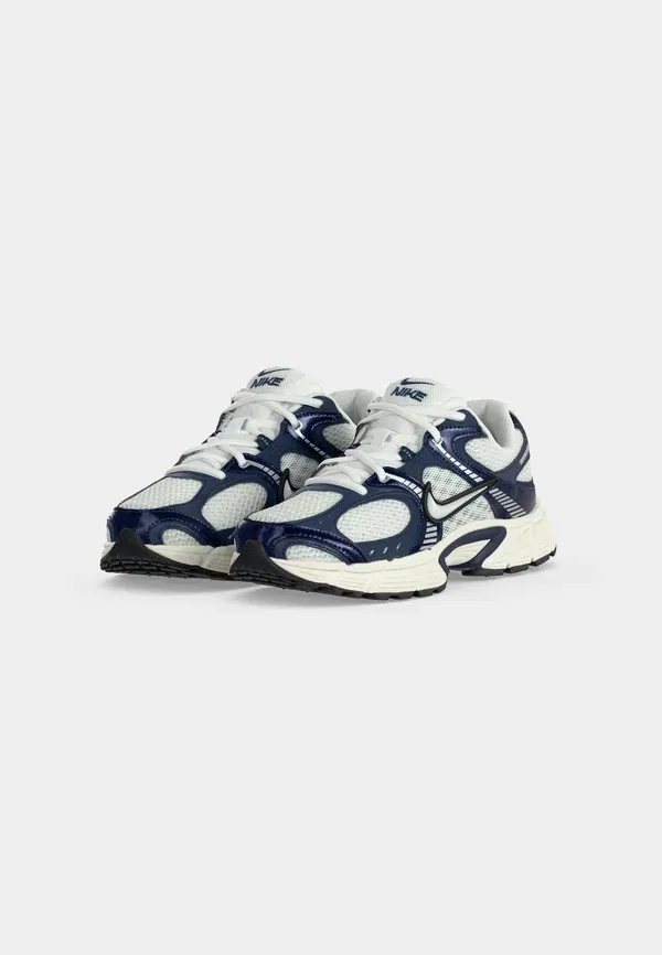 Кроссовки Nike Sportswear V5 rnr, белый/тёмно-синий/металлик-серебристый — фото 3