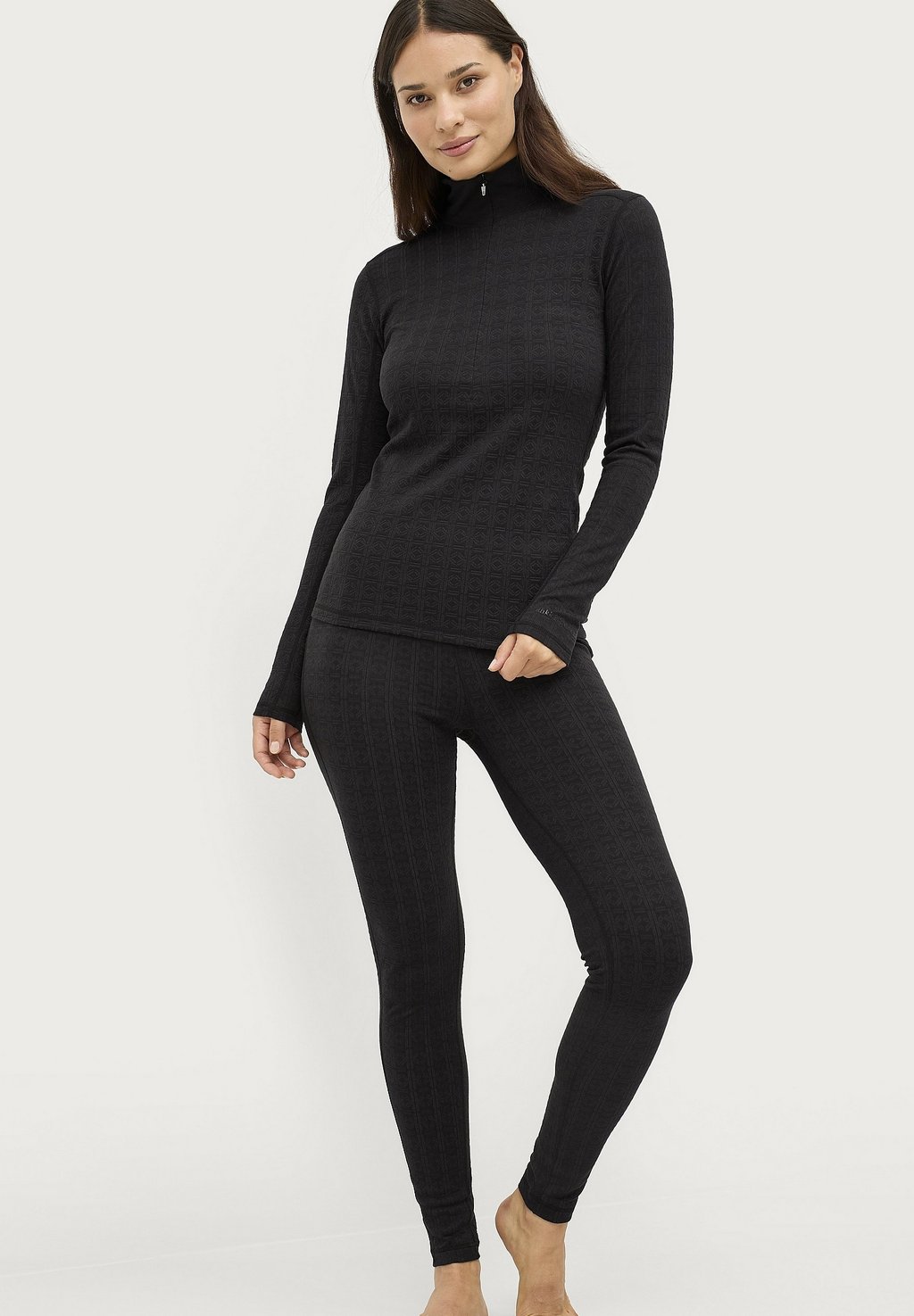 

Верх пижамы Áhkká, черный