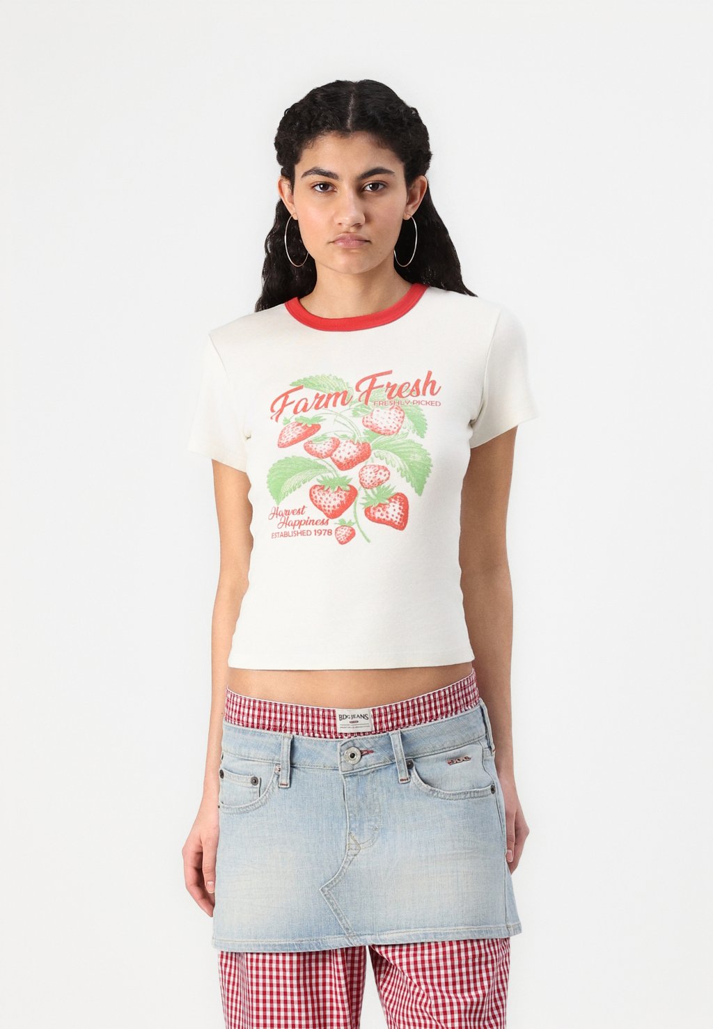 

Футболка с принтом STRAWBERRY RINGER TEE BDG Urban Outfitters, белый