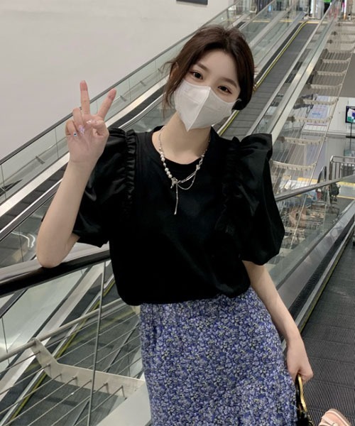 

Urge： Топ с короткими рукавами, комбинированный материал, оборки на плечах, Urge, черный