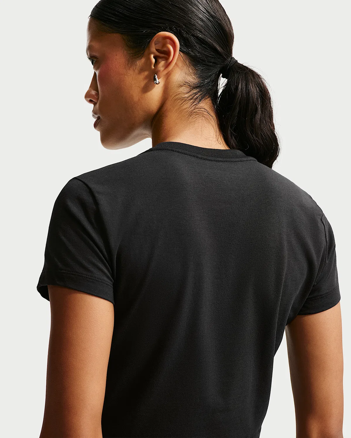 Женская укороченная футболка Nike Sportswear Chill Knit, Black/Black — фото 2