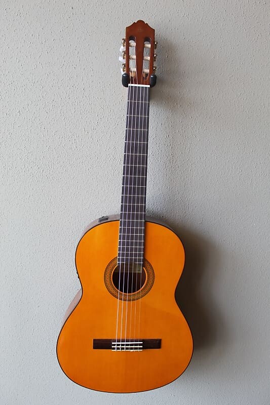 

Акустическая гитара Brand New Yamaha CGX102 Acoustic/Electric Classical Guitar with Gig Bag