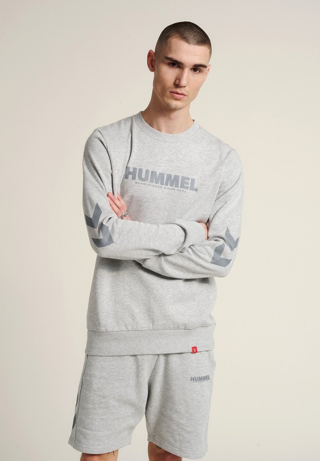 

Толстовка Hummel Hmllegacy Unisex, серый
