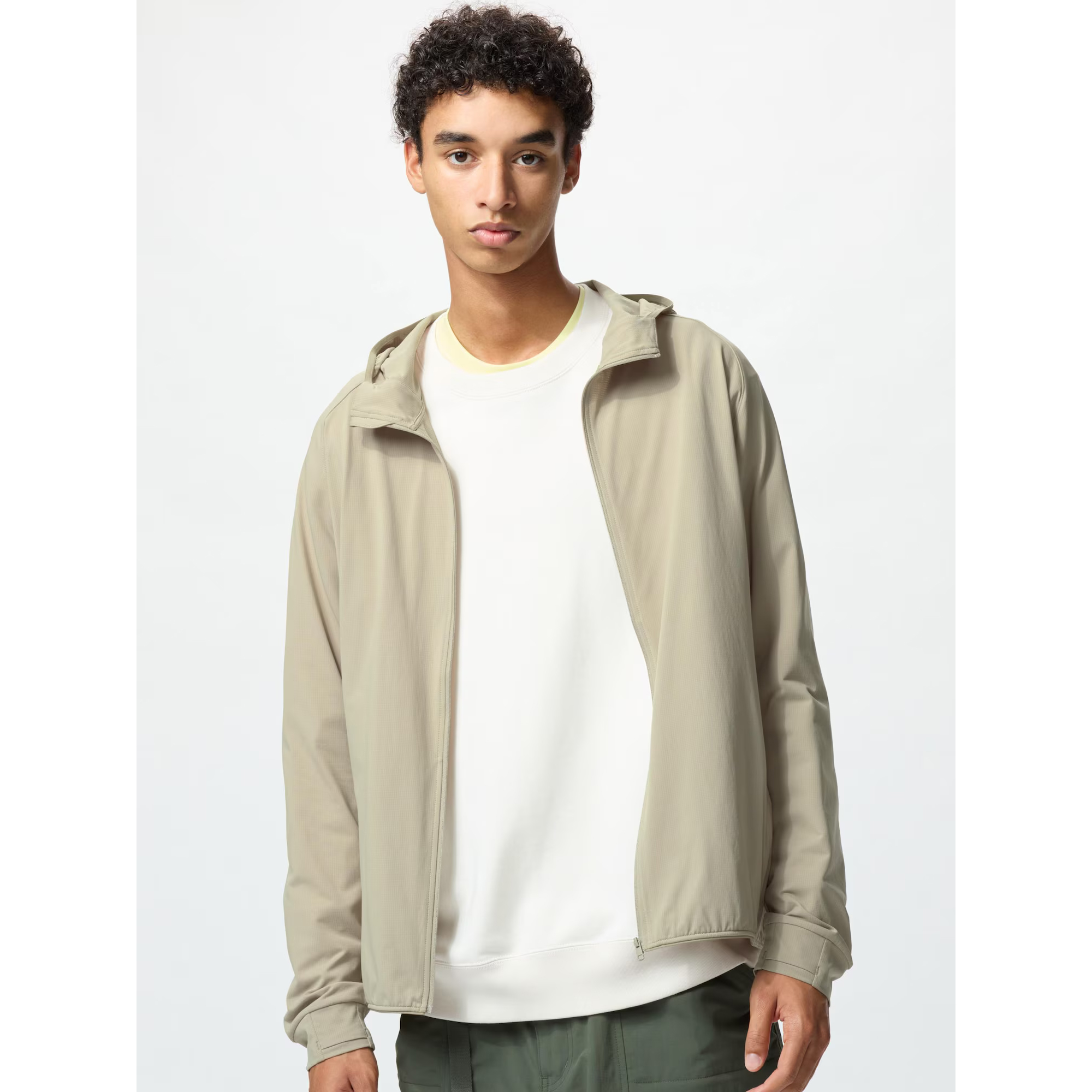 

Спортивная куртка Uniqlo Unisex, 32 бежевый