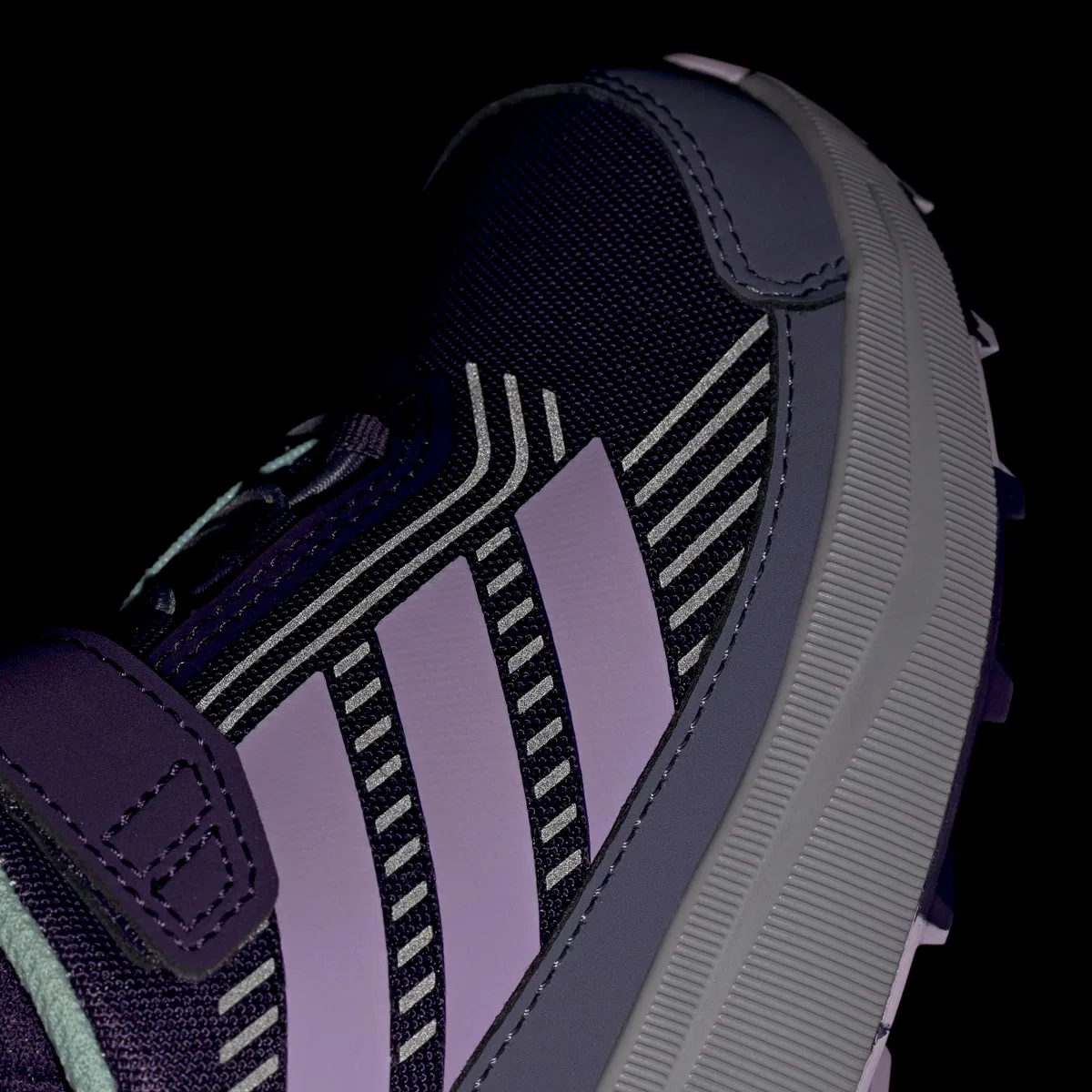 Детские ботинки для походов с липучкой Terrex Trailmaker 2 CF Hiking Shoe Adidas Terrex, Aurora Plum Powder Plum Semi Flash Aqua — фото 3