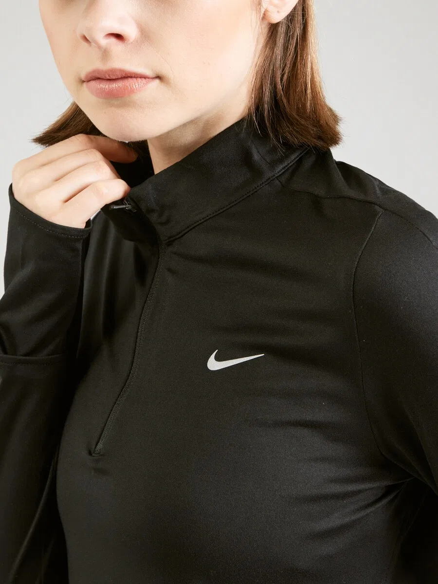 Спортивная футболка NIKE Performance Shirt 'Swift' черного цвета — фото 2