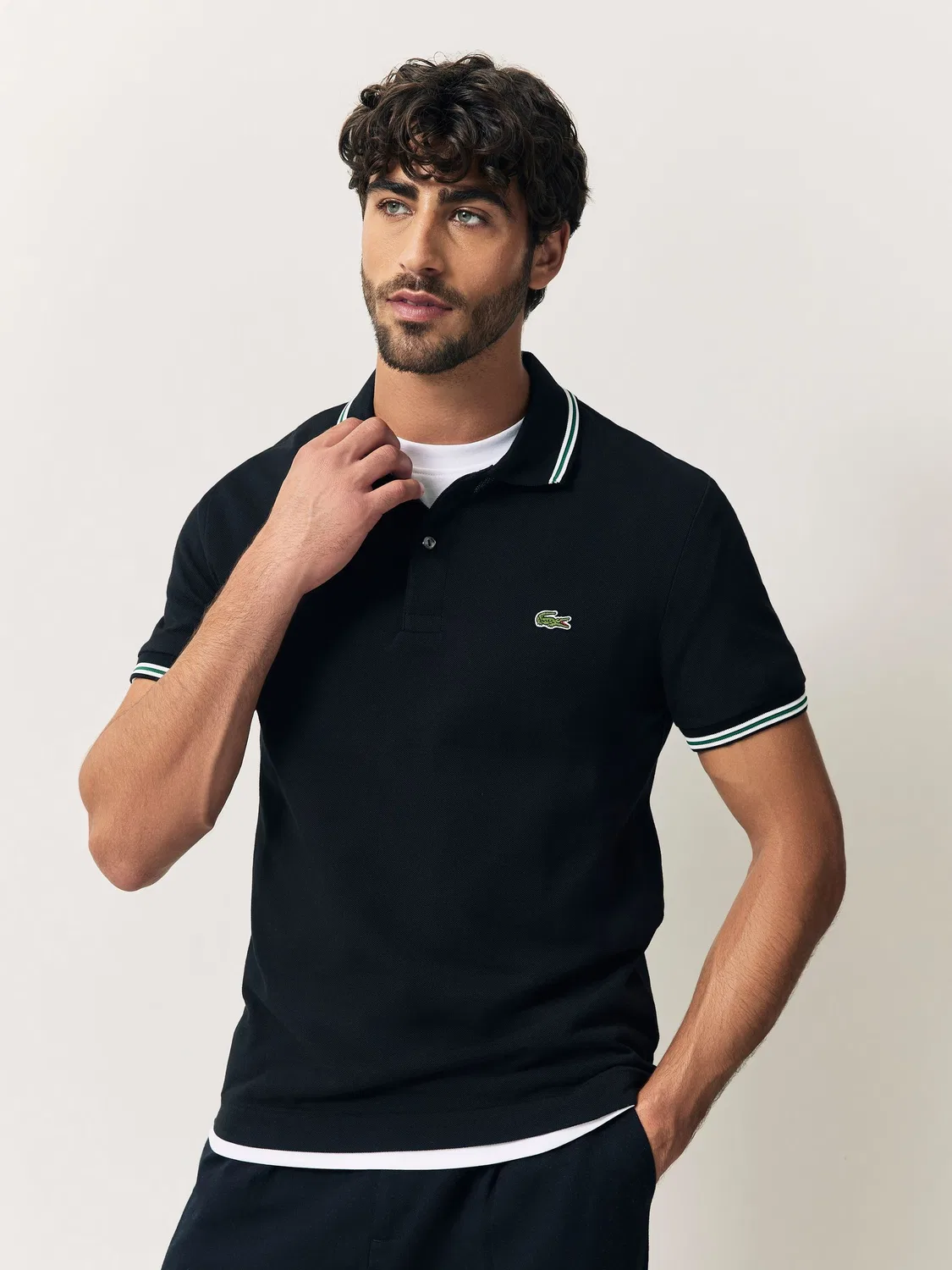 Lacoste Рубашка-поло из пике с короткими рукавами и черным воротником в полоску — фото 2