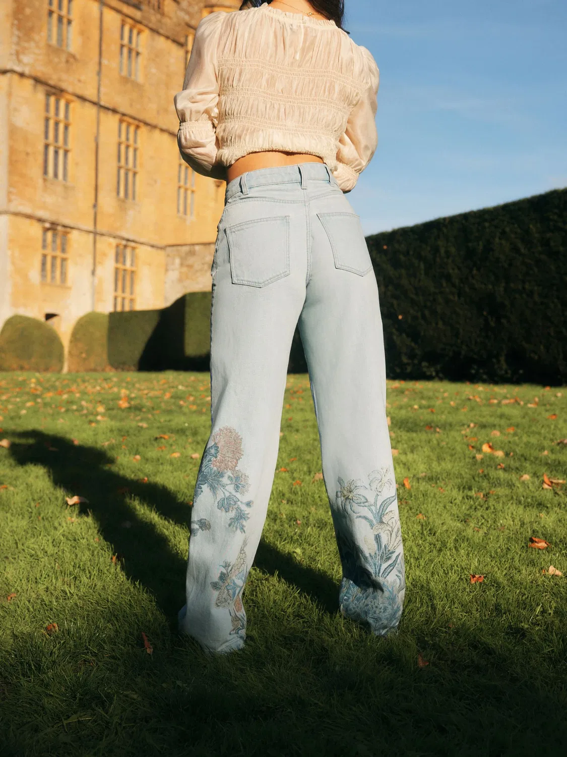 Джинсы с вышивкой National Trust x Next, Mid Blue Denim — фото 4