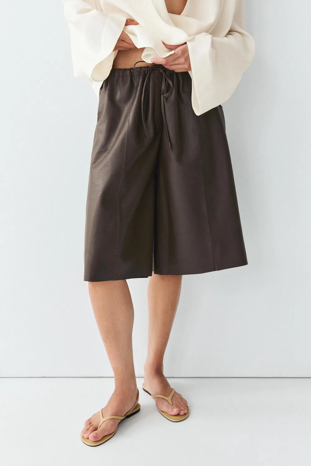 Шорты-бермуды Massimo Dutti Long Nappa Leather, коричневый