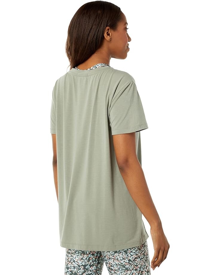 

Футболка THRIVE SOCIETE Relaxed V-Neck Tee, цвет Lily Pad