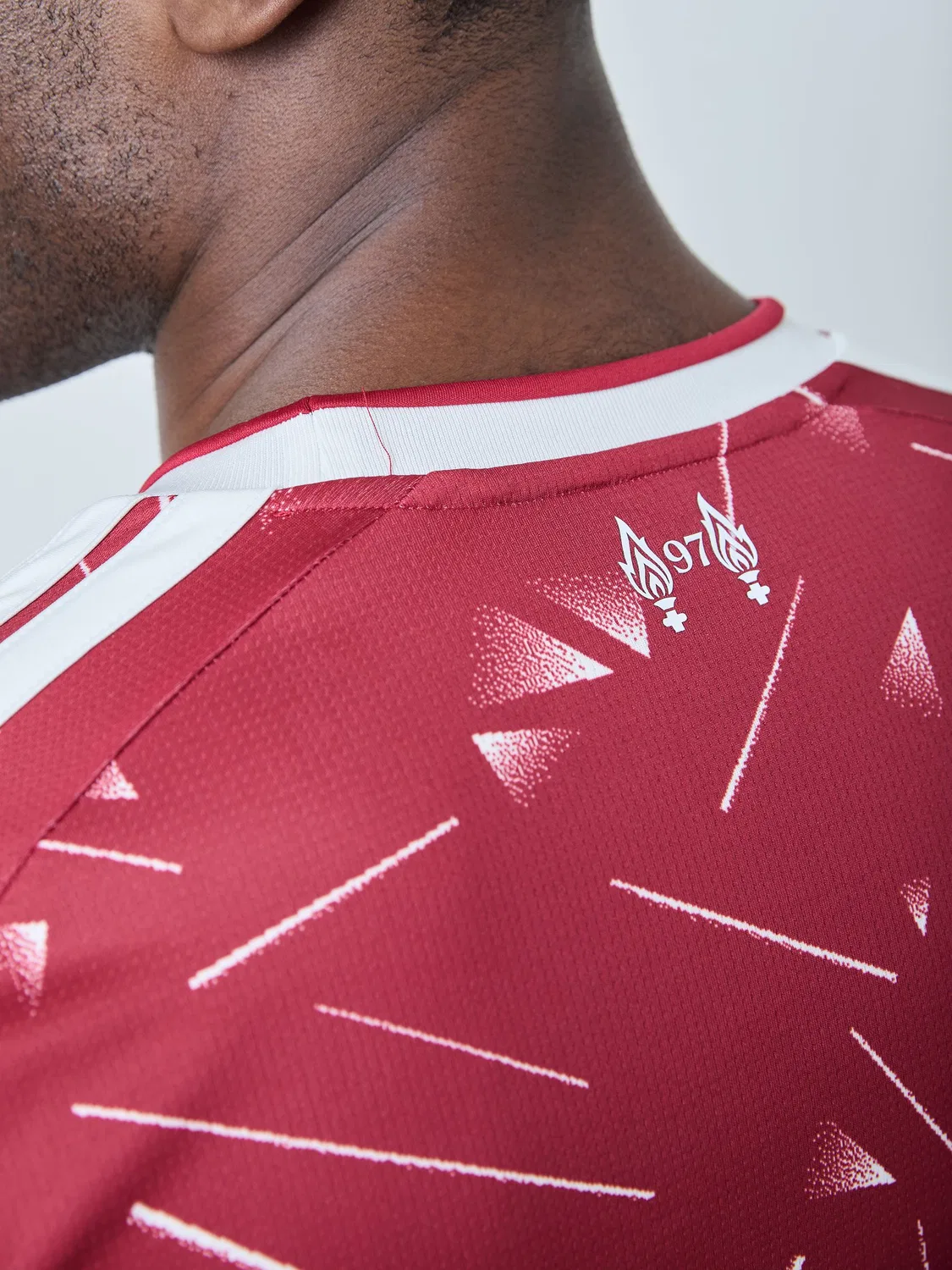 Домашняя майка adidas Burgundy Liverpool FC 26/27 — фото 4
