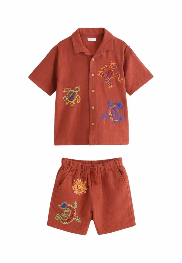 Комплект из рубашки и шорт с вышивкой Regular fit - short sleeve shirt & shorts set Next, Rust Brown, коричневый