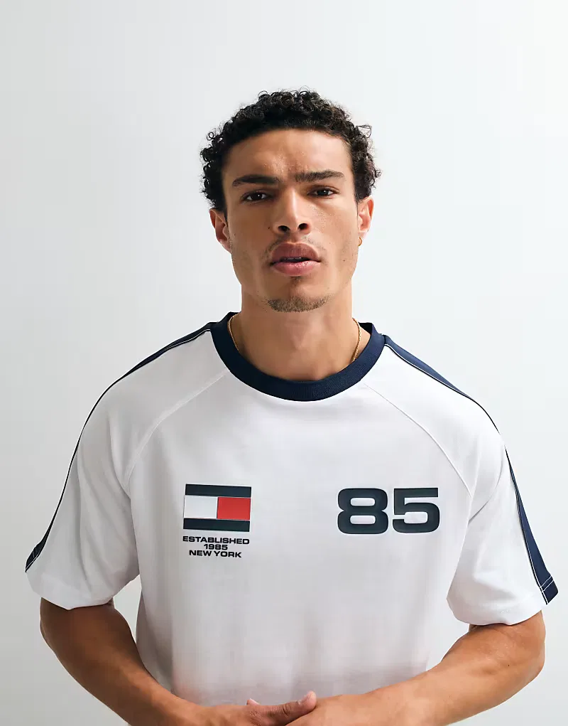 Футболка Tommy Hilfiger свободного кроя с символикой чемпионата мира по футболу, белая