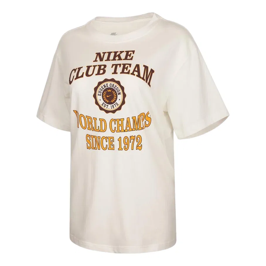 Женская футболка Club Classic Boyfriend T-Shirt Asia Sizing 'Milk tea Beige Off-white' Nike, Milk Tea / Beige / Off-White