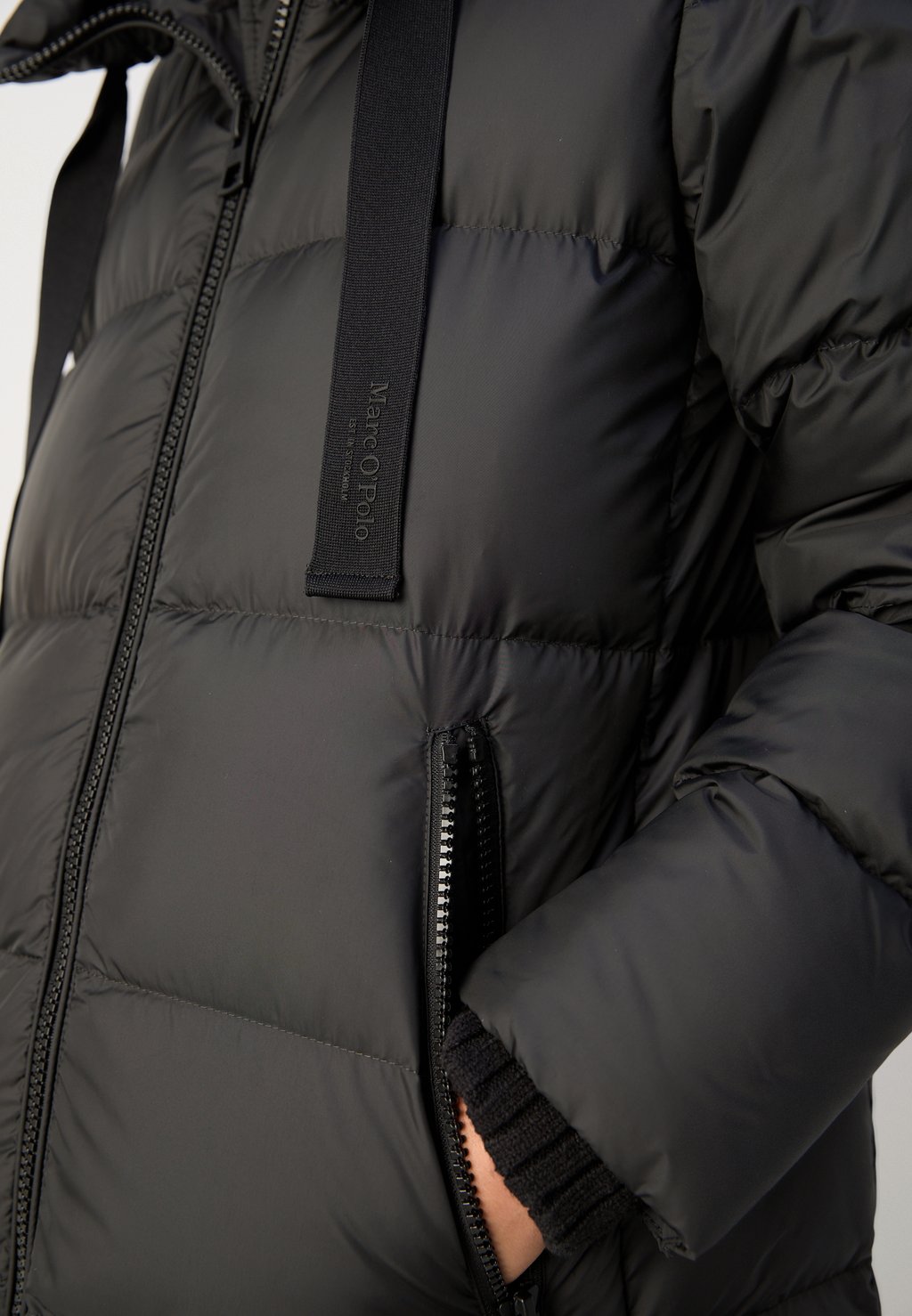 

Пуховое пальто LONG COAT FEMININE SHAPE WITH HOOD Marc O'Polo, черный