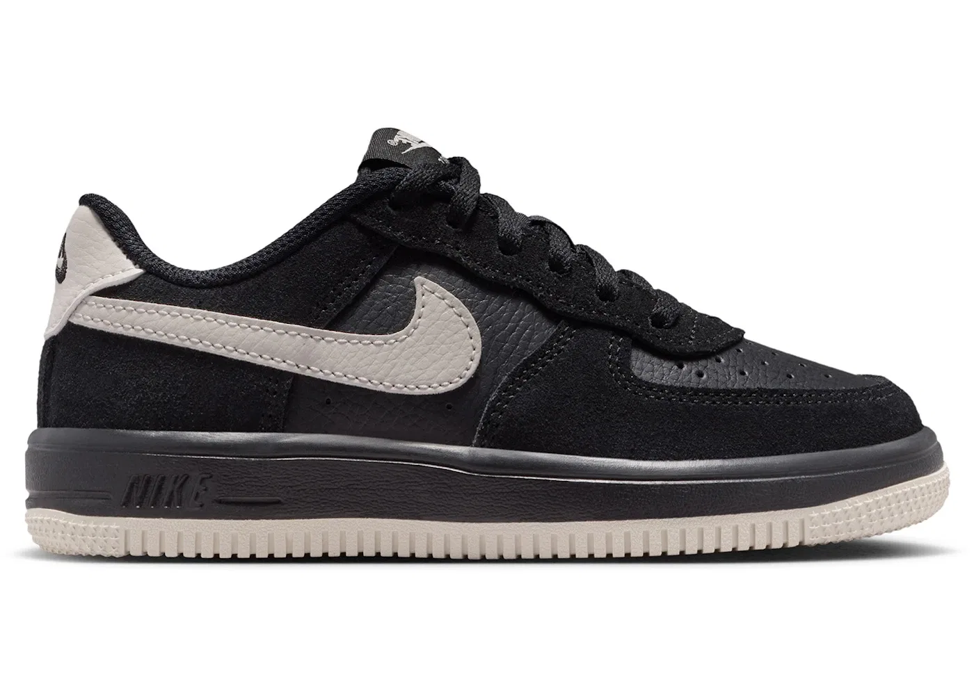 Детские кроссовки Lifestyle Nike Force 1 Low LV8 2, Black/Light Bone