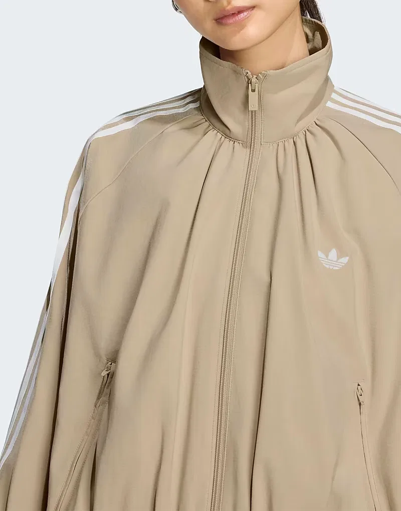 Спортивная куртка Adidas Originals свободного кроя, хаки, три — фото 3