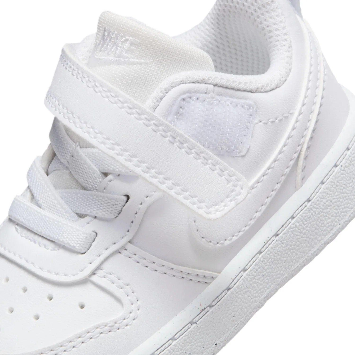 Детские кроссовки для мальчиков с закрытым носком Court Borough Low 2 NIKE, White — фото 2