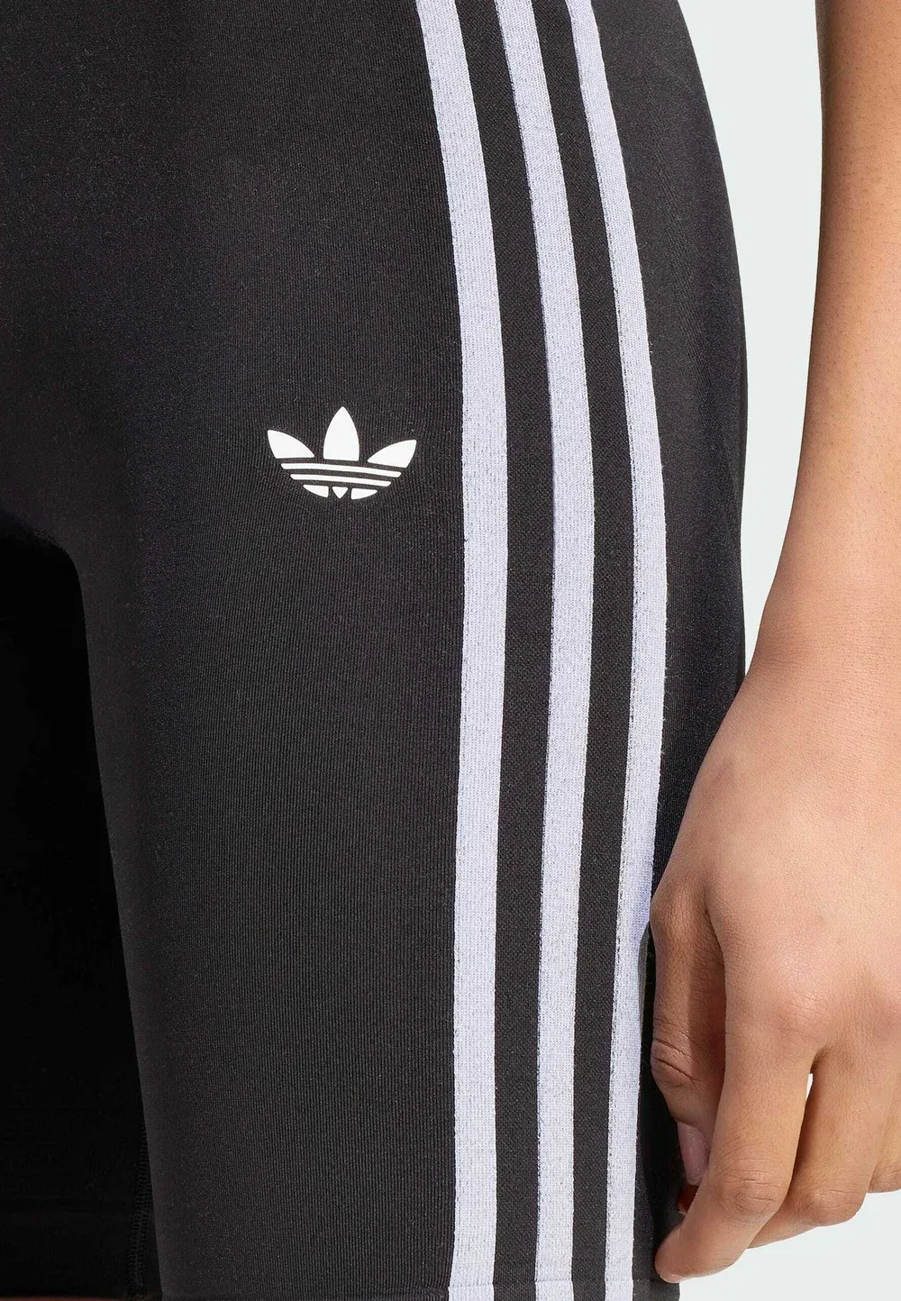 Шорты Essentials с тремя полосками, бесшовные, 5 дюймов - шорты Adidas Originals, Black — фото 3