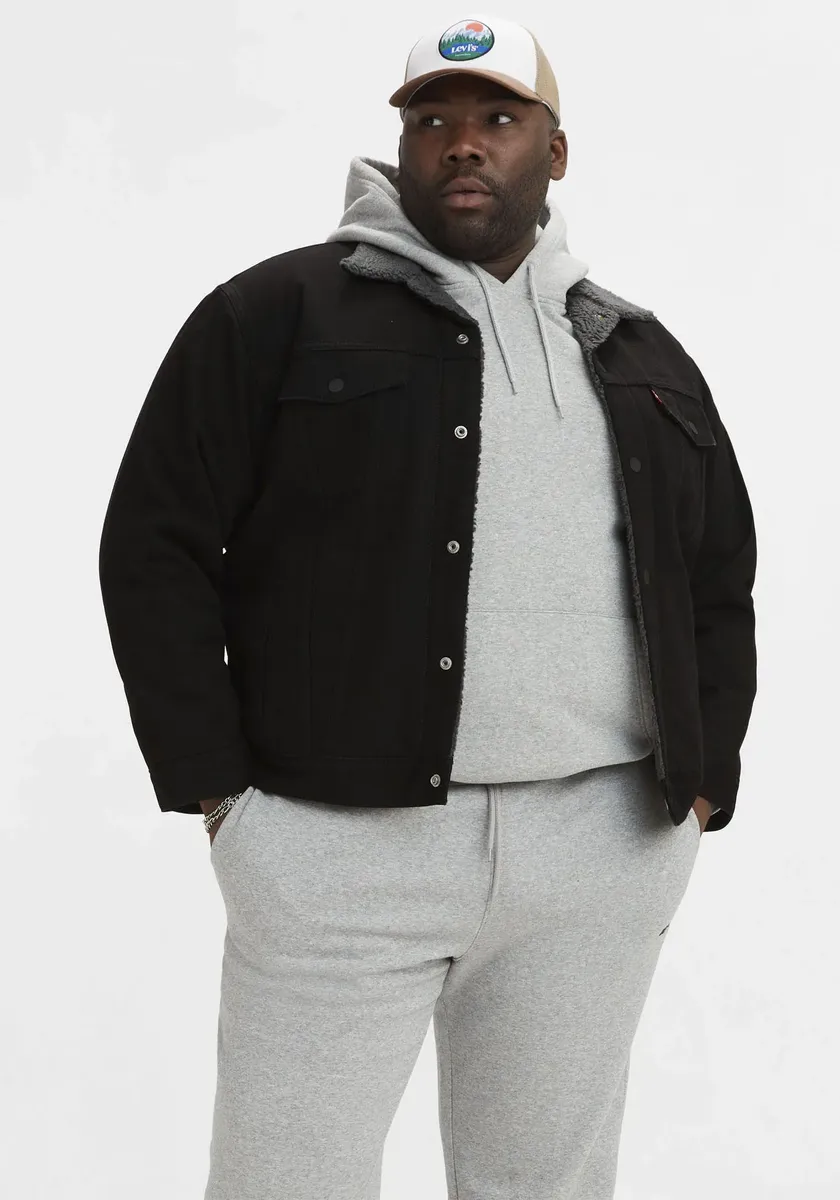 

Джинсовая куртка Levi's Plus "SHERPA TRUCKER", с планкой на кнопках во всю длину, черный