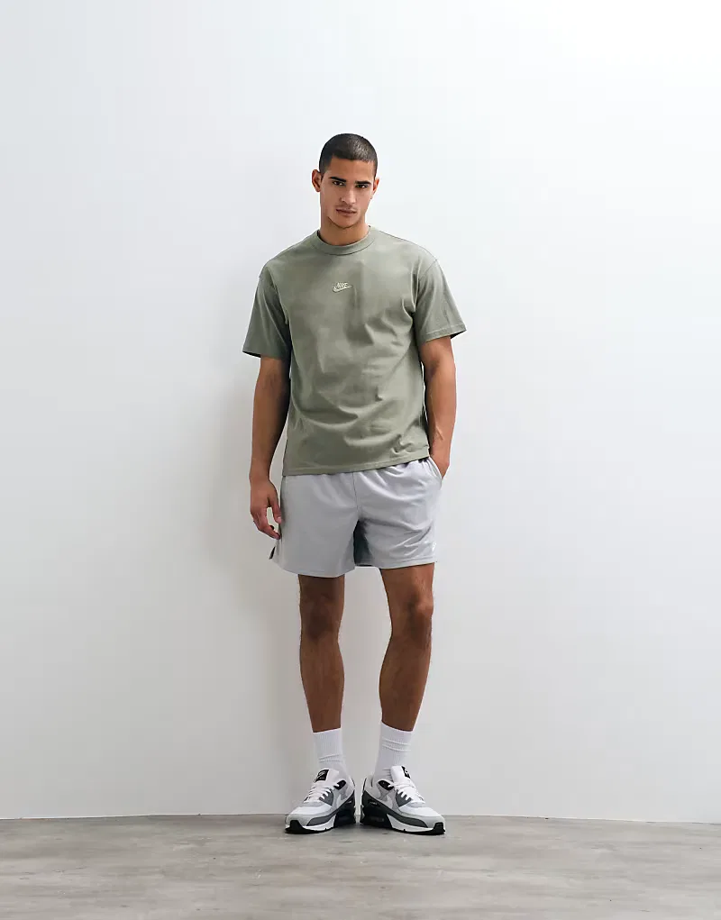 Футболка Nike Premium Essentials оверсайз хаки — фото 2