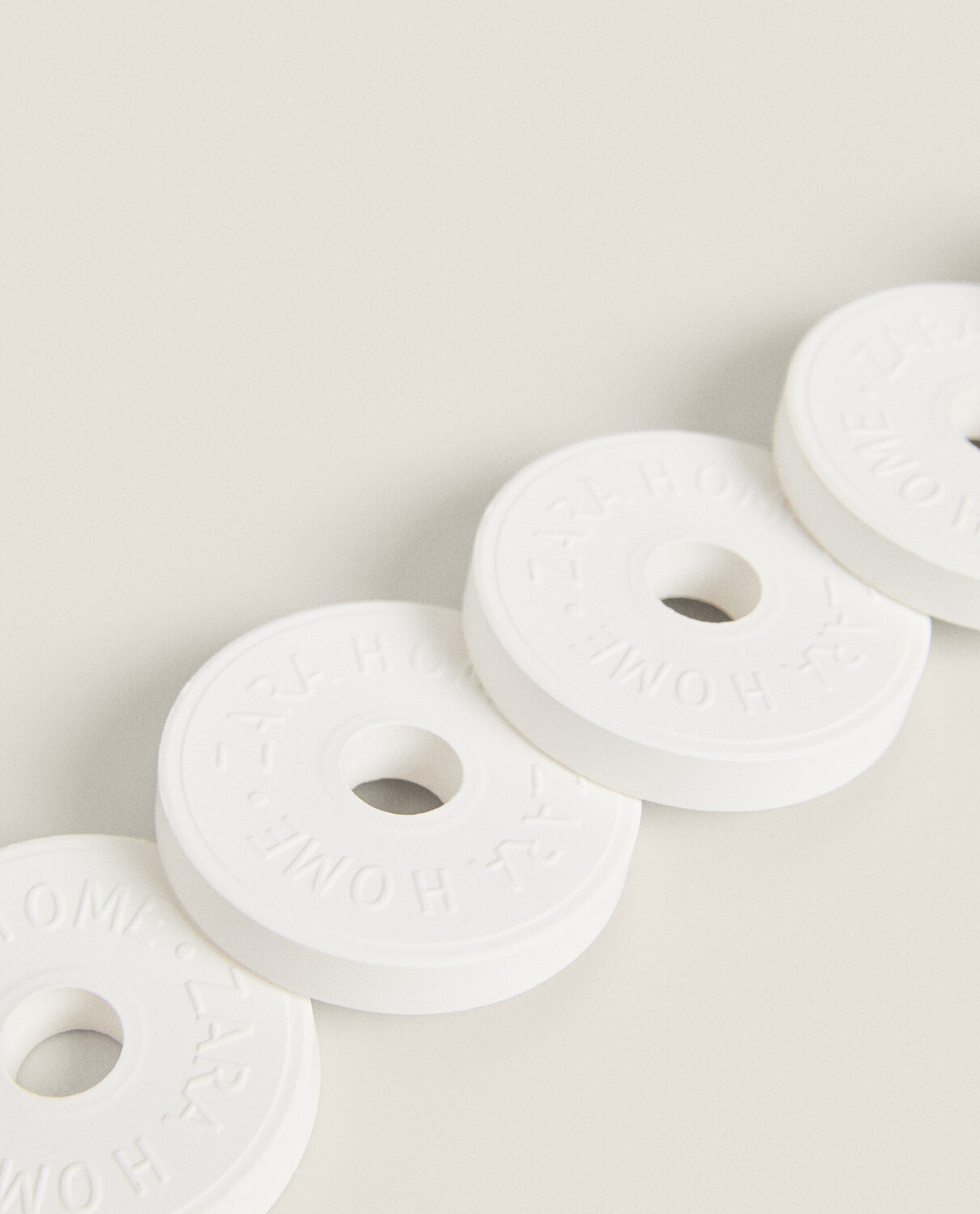 Набор ароматизаторов для гардероба Zara Home Powdery Scented Ceramic, 6 шт — фото 4