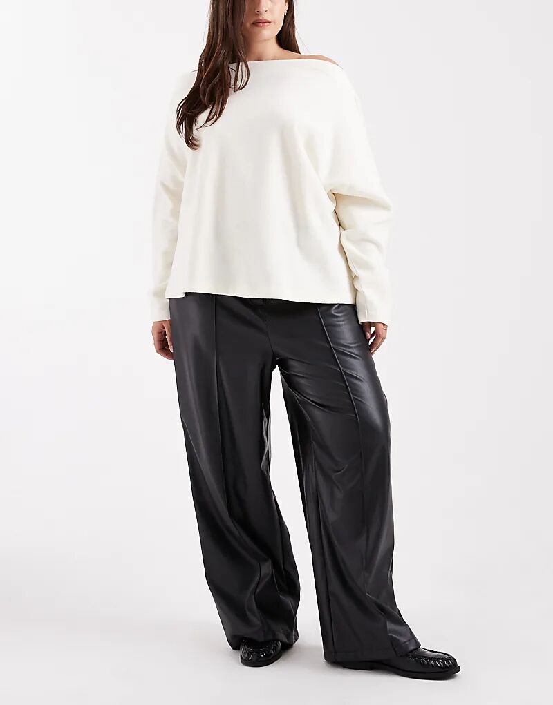 

Широкие брюки из искусственной кожи New Look Curve черного цвета