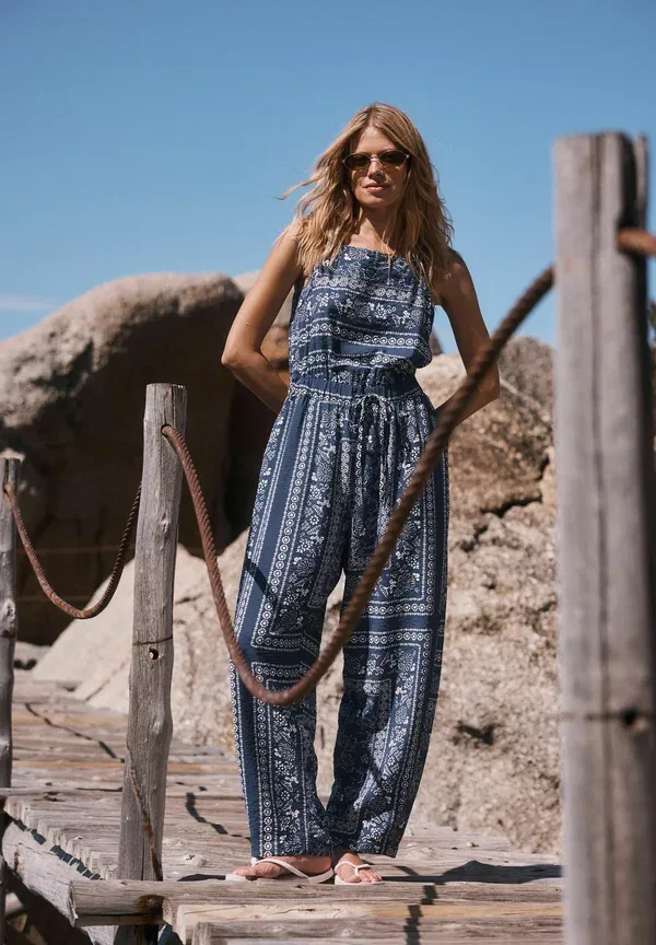 Комбинезон принтованный Tall fit - square neck barrel leg jumpsuit Next Ecru Bandana Print, бежевый