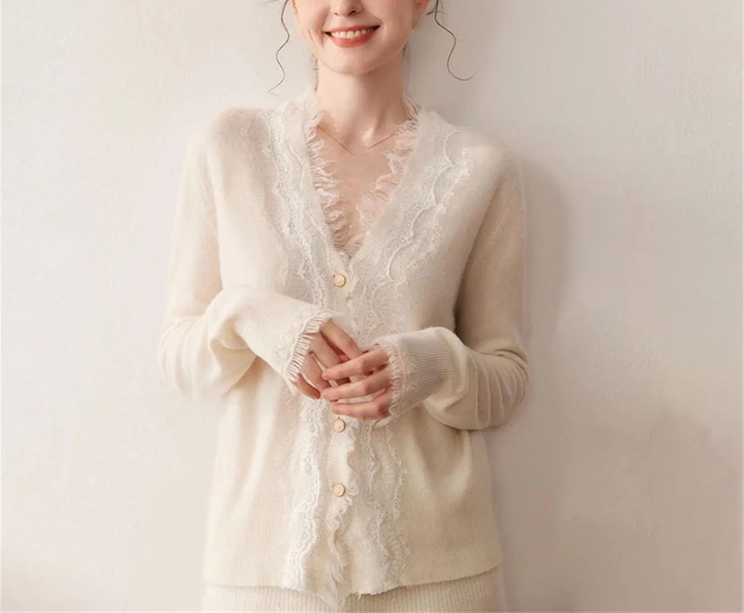 Женский кардиган с V-образным вырезом, с длинным рукавом, Lace Knitted Sweater, светлый кэмел — фото 2