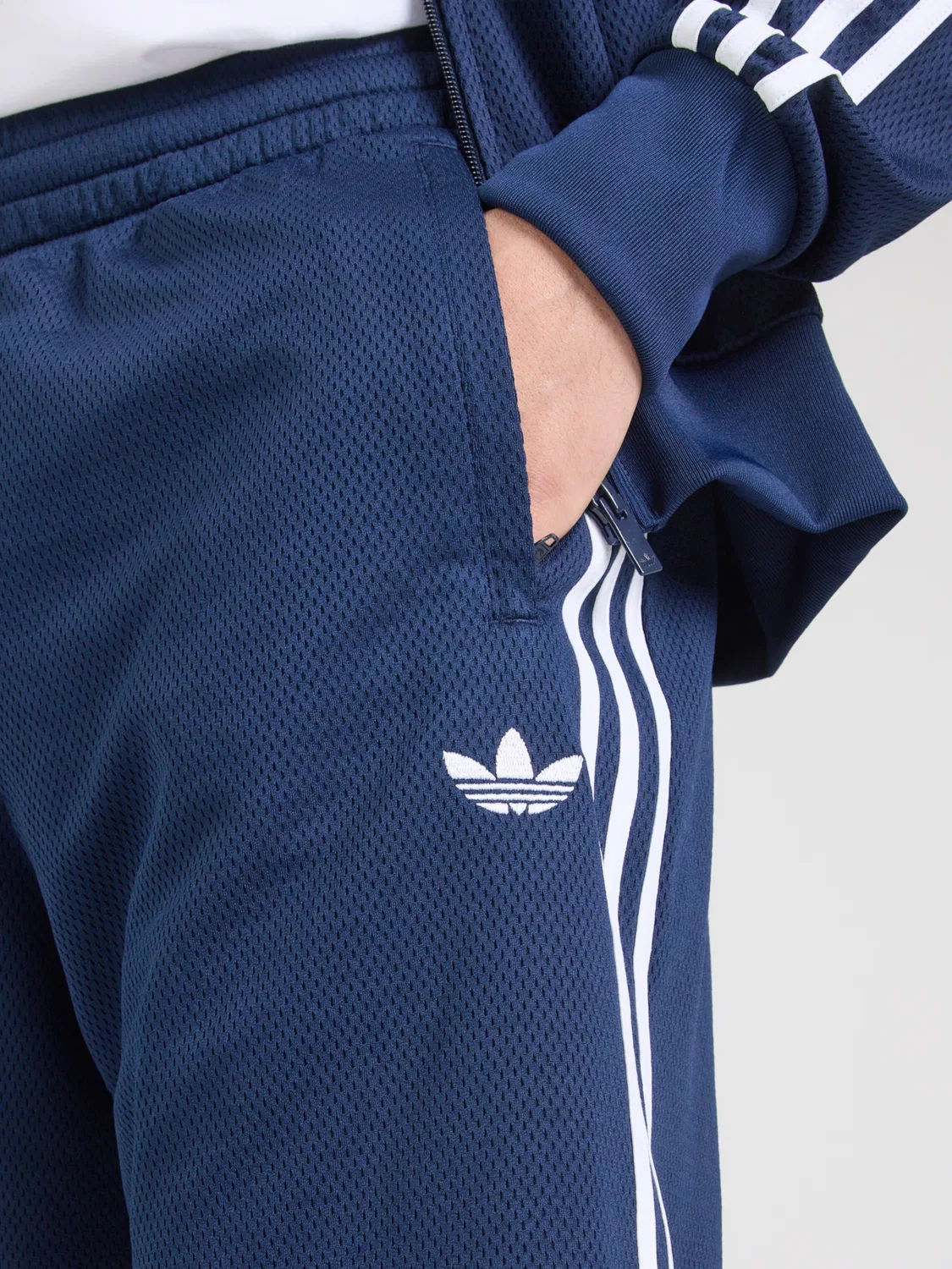 Шорты Adidas Originals Regular, темно-синие — фото 2