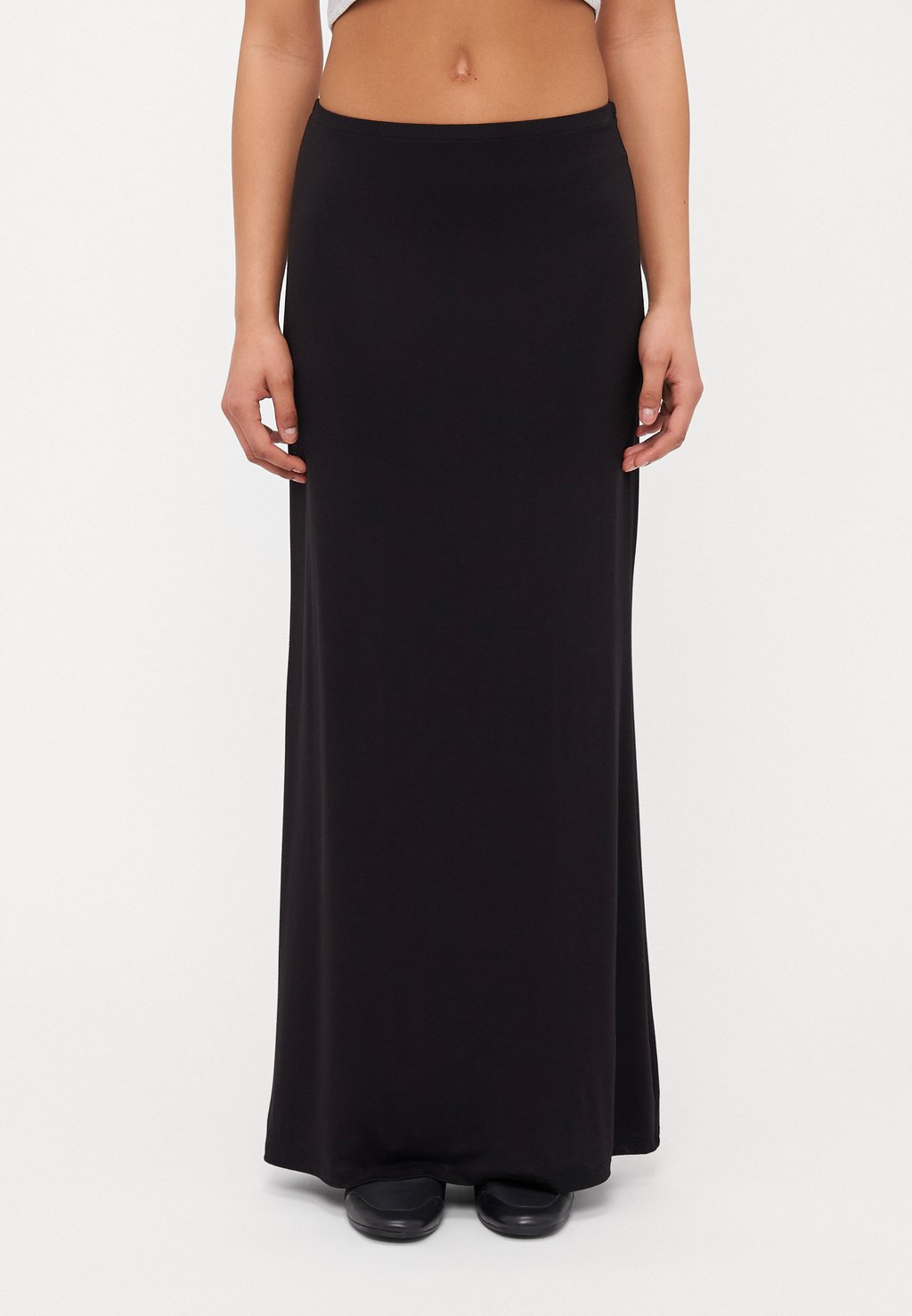 

Юбка макси SOFT TOUCH SKIRT Gina Tricot Petite, черный